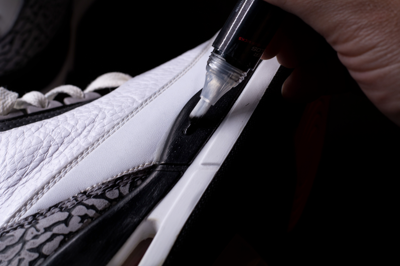 Combo Pack - Magic Pens - White & Black